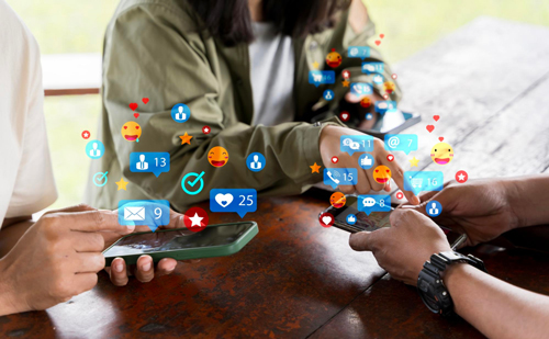 Gestion de réseaux sociaux Castres et alentours - Romain Gayraud